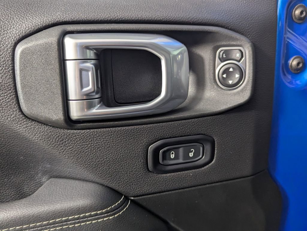 Used 2022 Jeep Wrangler Unlimited Sahara image 16