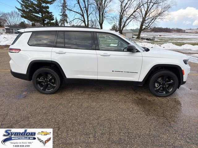 Used 2023 Jeep Grand Cherokee L Limited w/ Luxury Tech Group II image 3