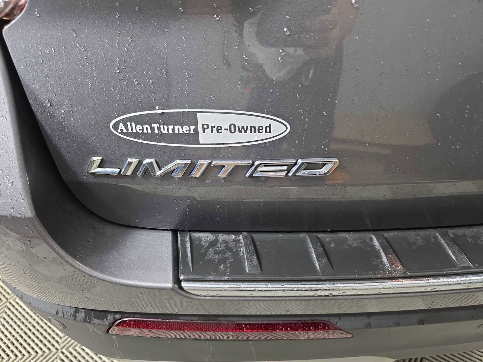 Used 2022 Ford Explorer Limited image 12