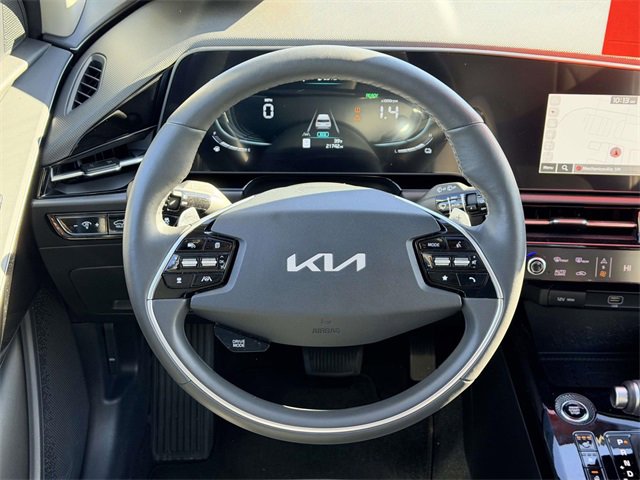 Used 2025 Kia Niro SX image 24