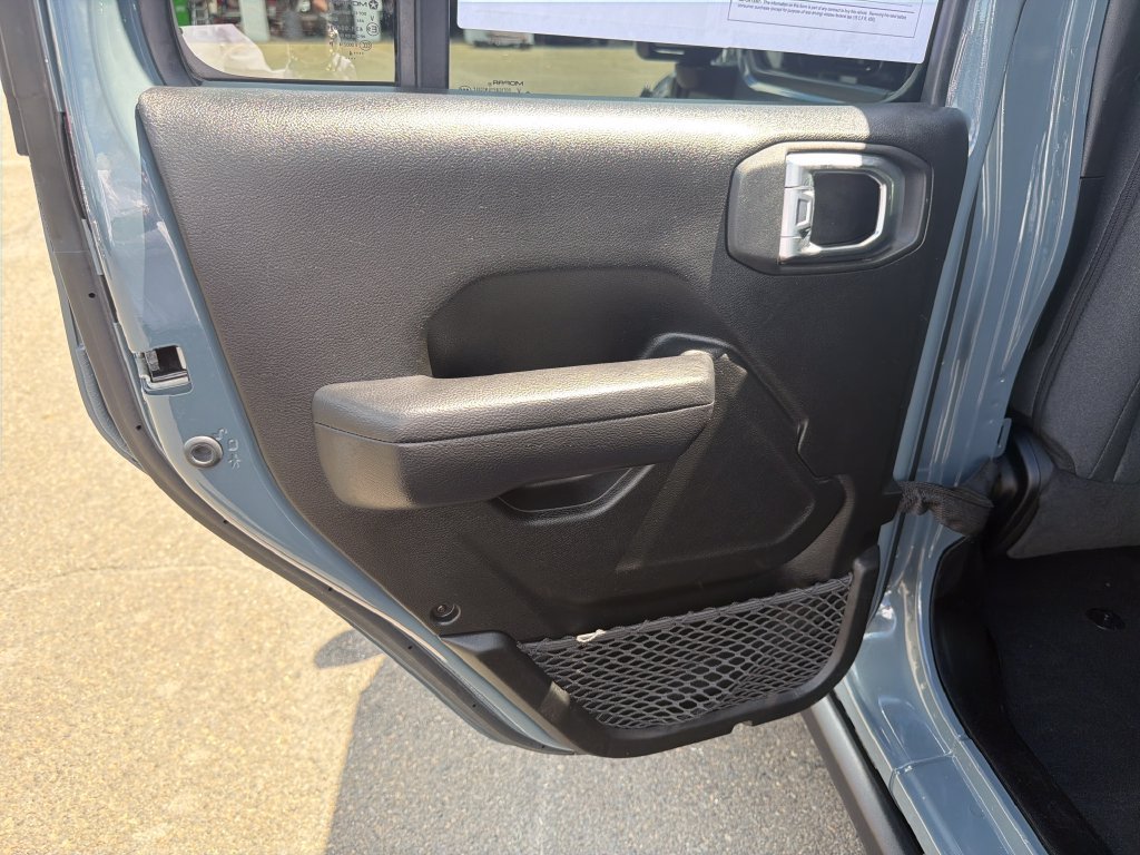 Used 2024 Jeep Wrangler Unlimited AWD/4WD image 13