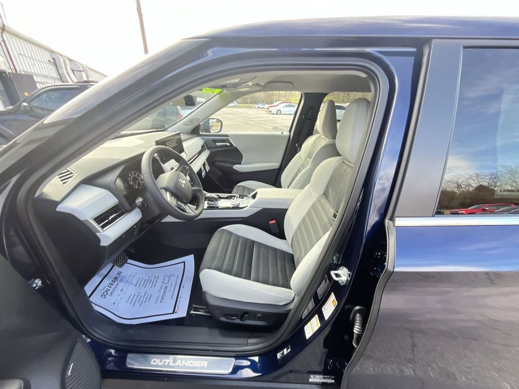 New 2026 Mitsubishi Outlander SE FWD image 11