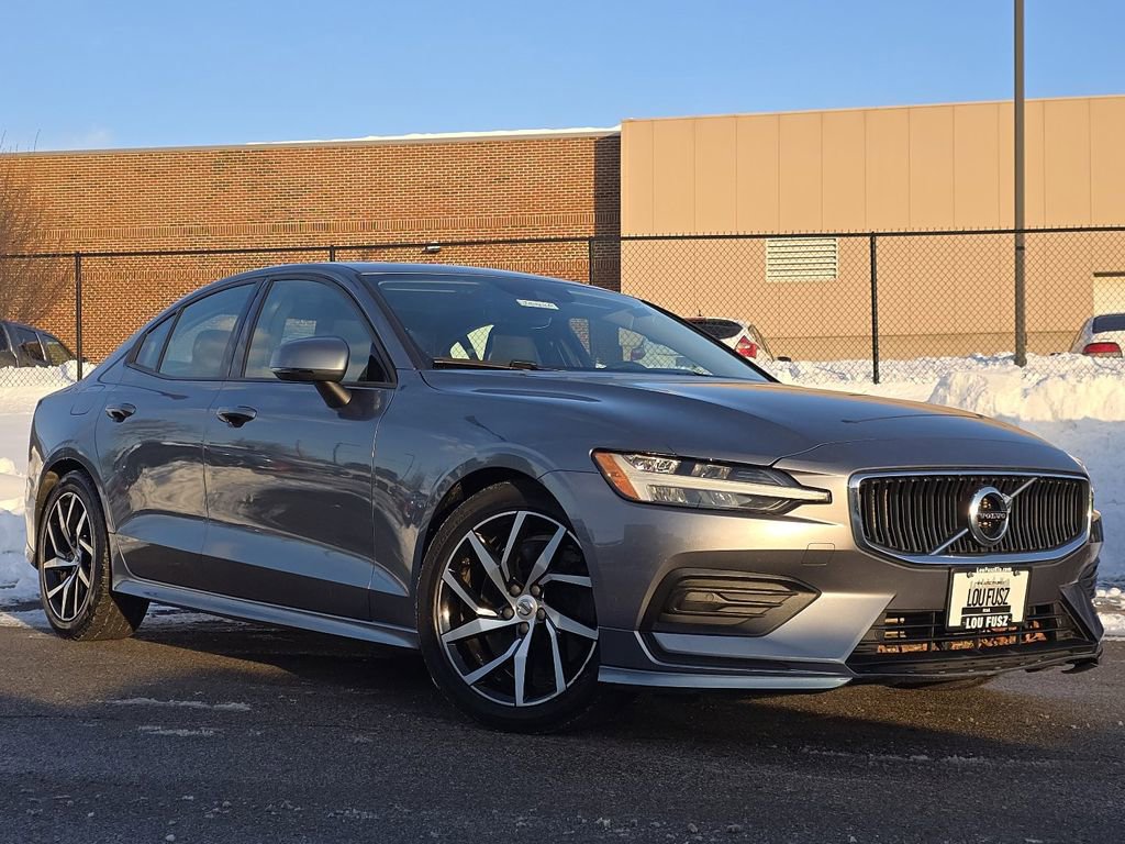 Used 2019 Volvo S60 T6 Momentum image 1