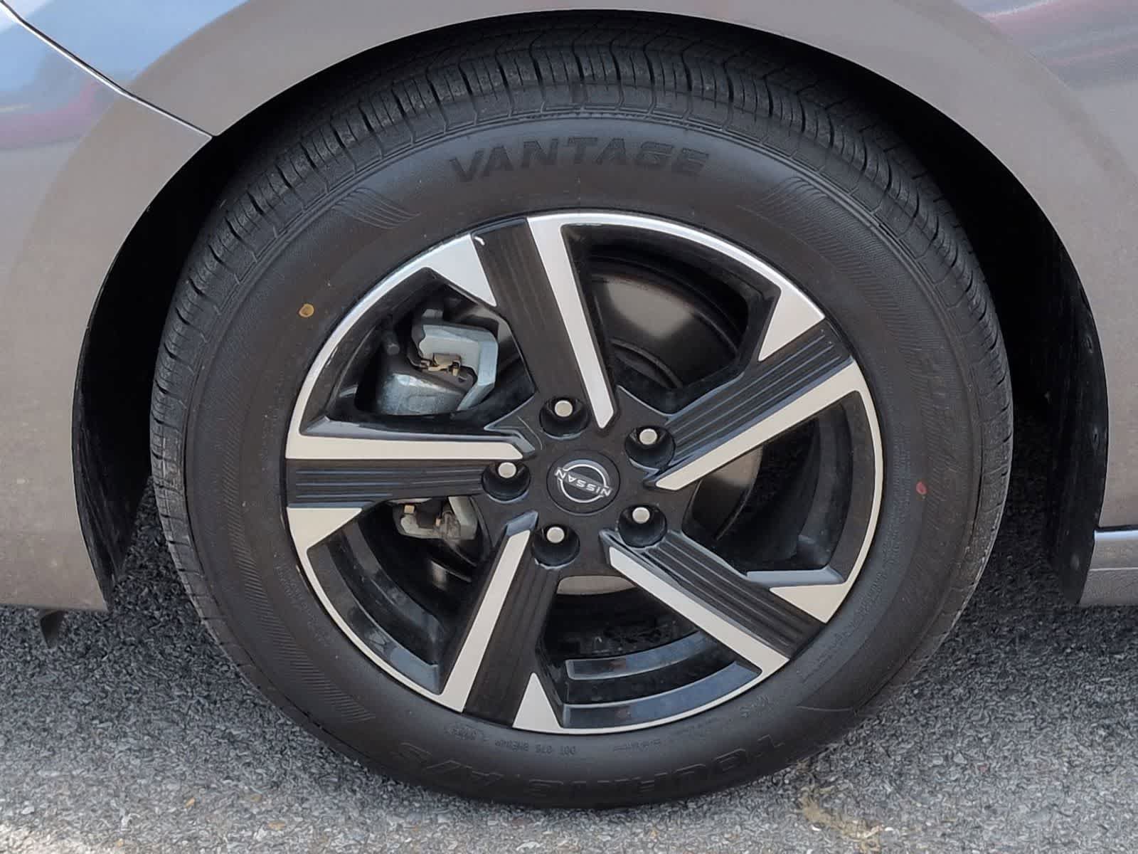 Used 2024 Nissan Sentra SV FWD image 14