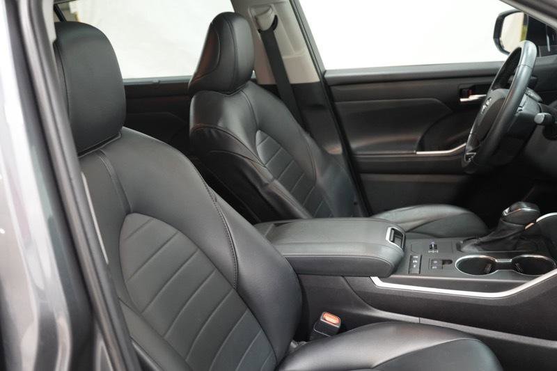 Used 2021 Toyota Highlander XLE AWD/4WD image 21