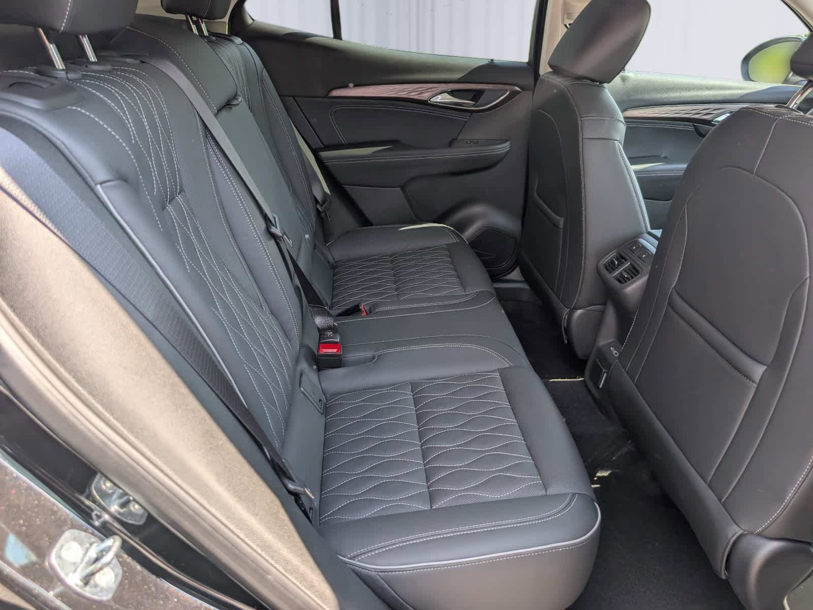 Certified 2021 Buick Envision Avenir w/ Technology Package II AWD/4WD image 9
