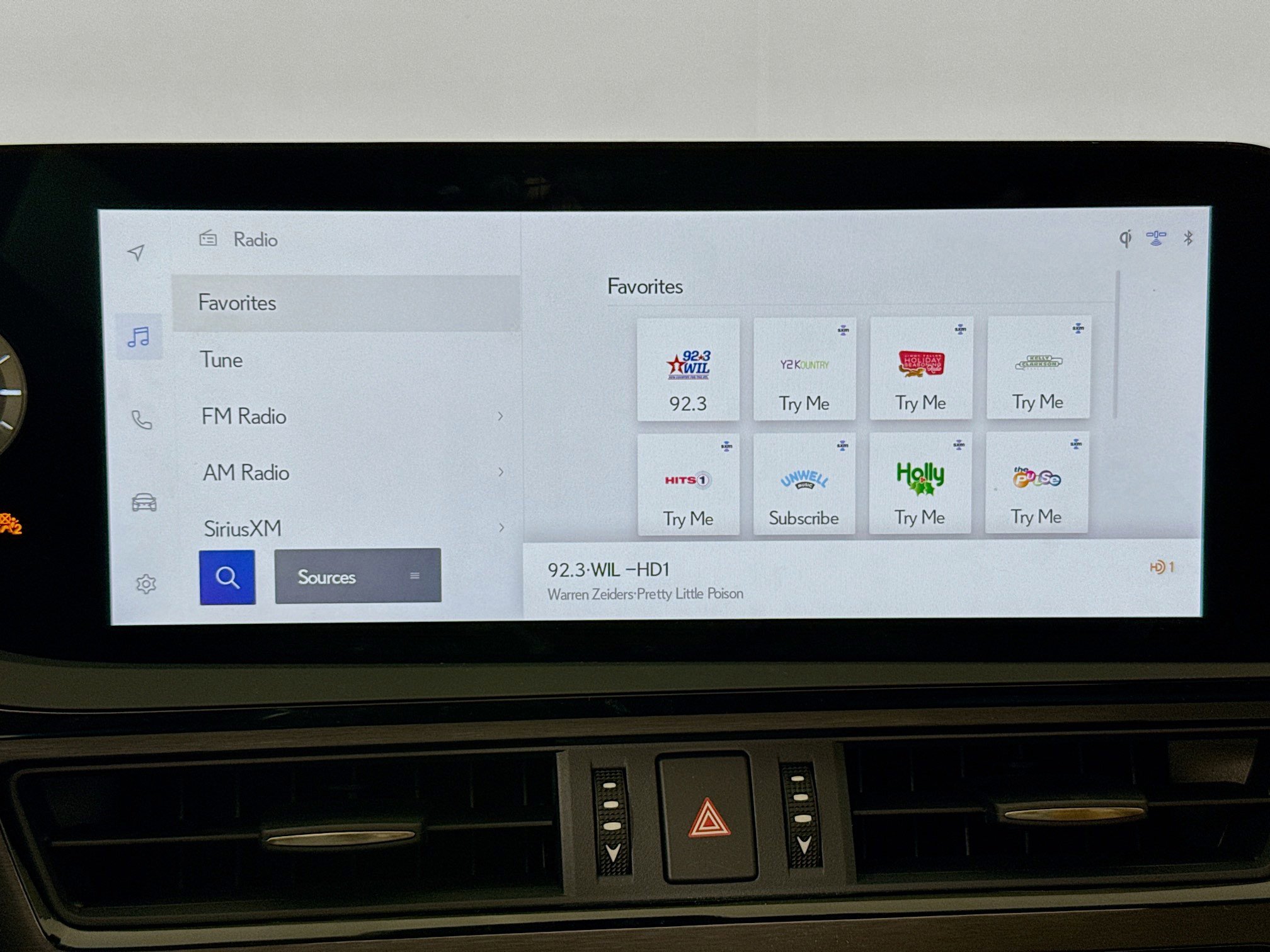 Used 2025 Lexus ES 300h w/ Premium Package image 15