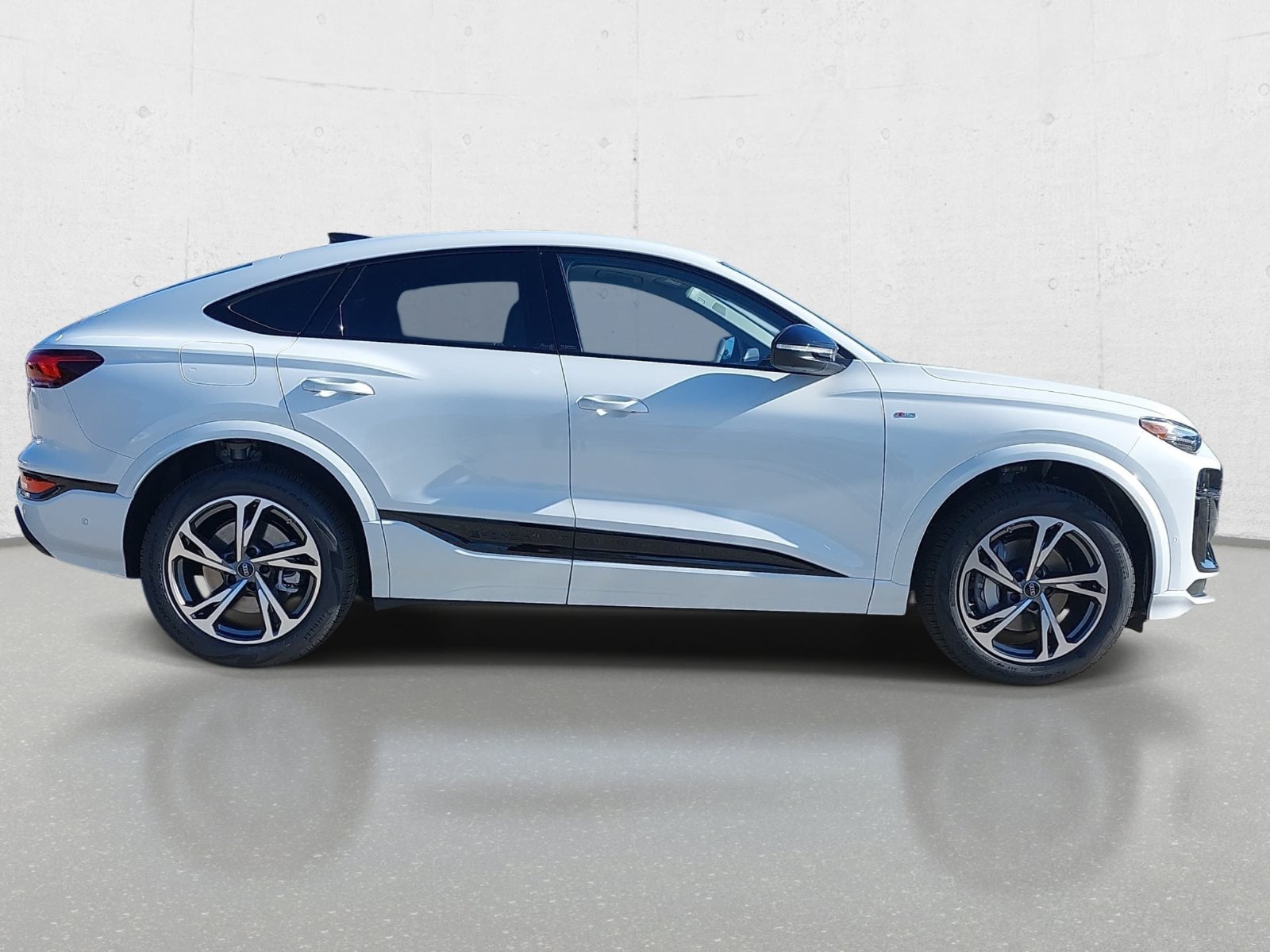 New 2027 Audi Q6 e-tron Premium Plus AWD/4WD image 4