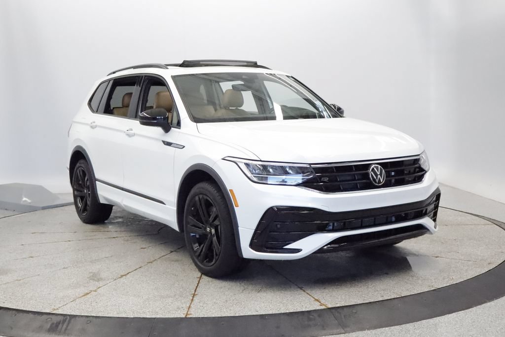 Used 2023 Volkswagen Tiguan SE R-Line FWD image 10