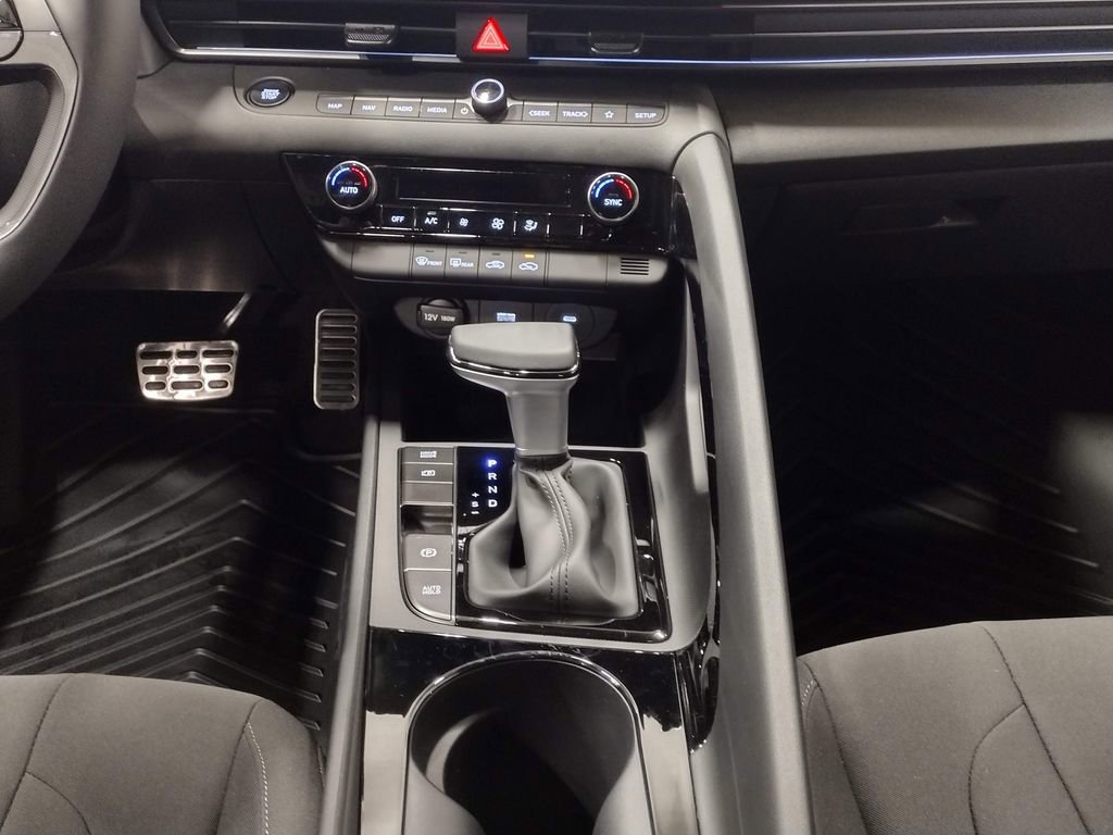 New 2025 Hyundai Elantra SEL image 36