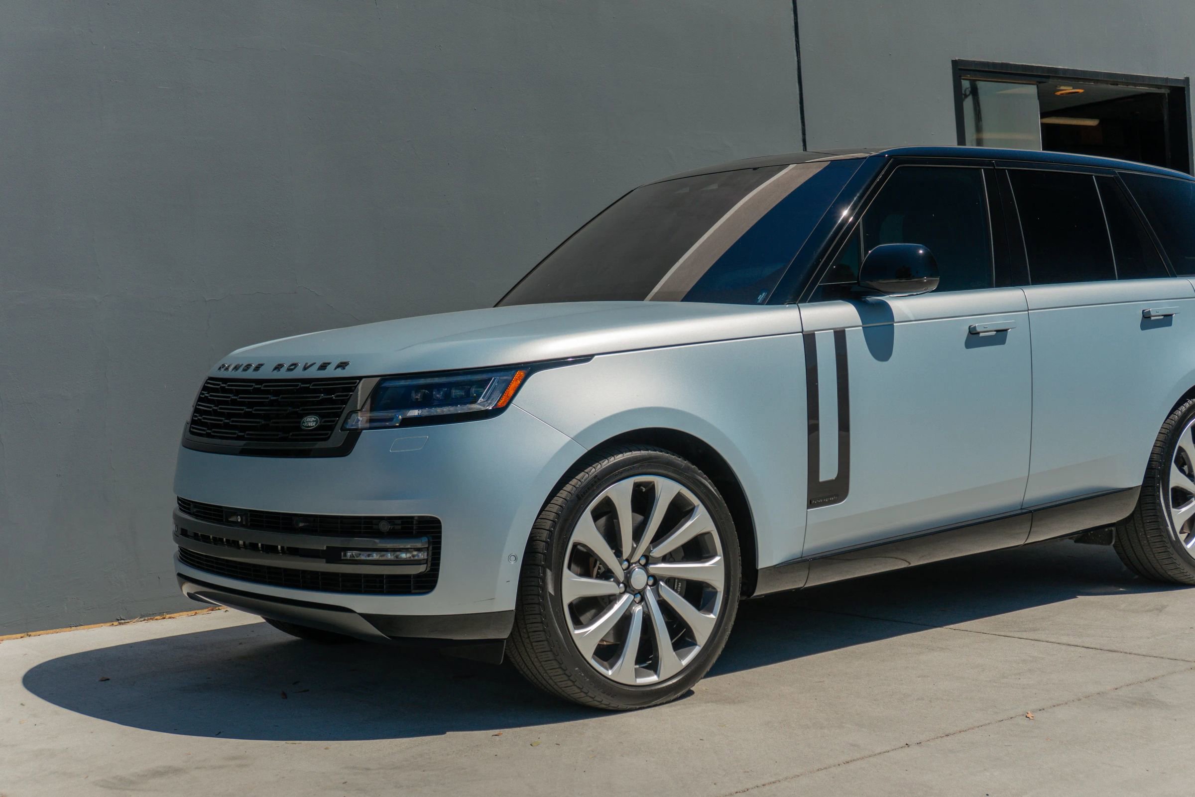 Used 2023 Land Rover Range Rover Autobiography image 21