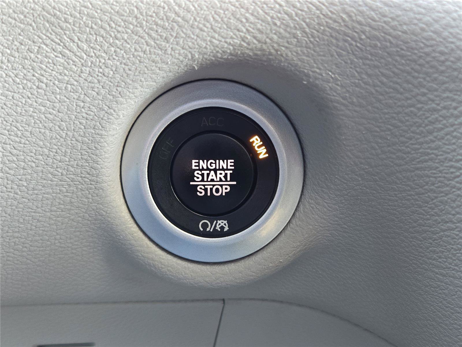 Used 2023 Chrysler Pacifica Touring-L FWD image 5