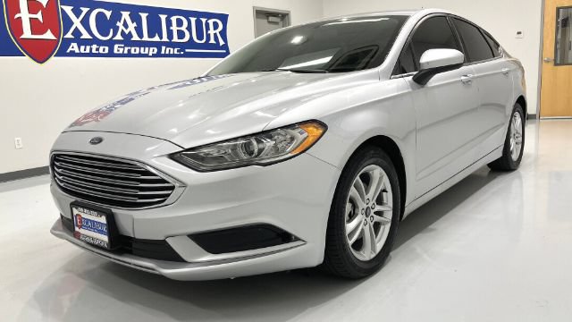 Used 2018 Ford Fusion SE w/ Fusion SE Technology Package FWD image 12