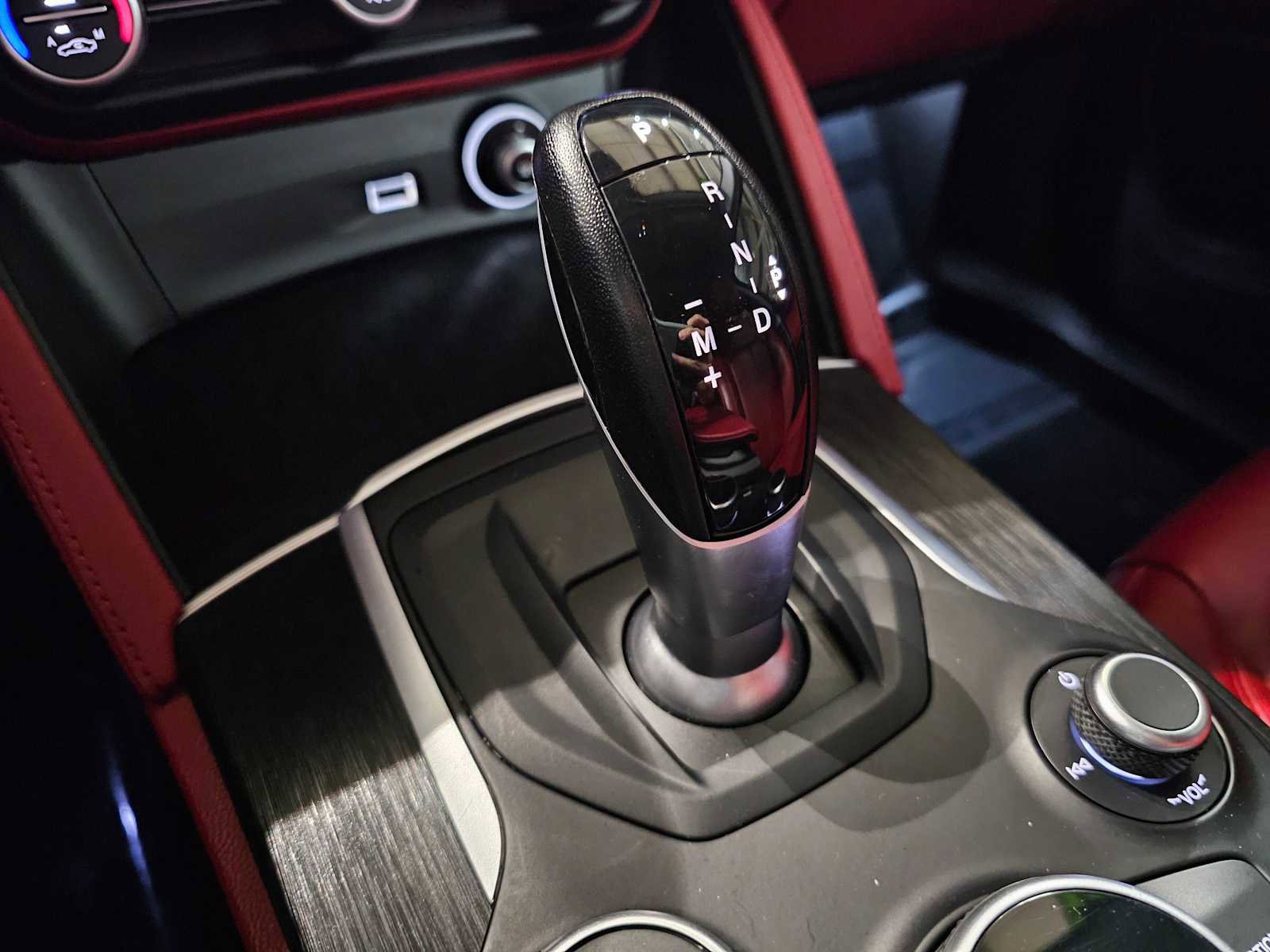 Used 2019 Alfa Romeo Stelvio image 32