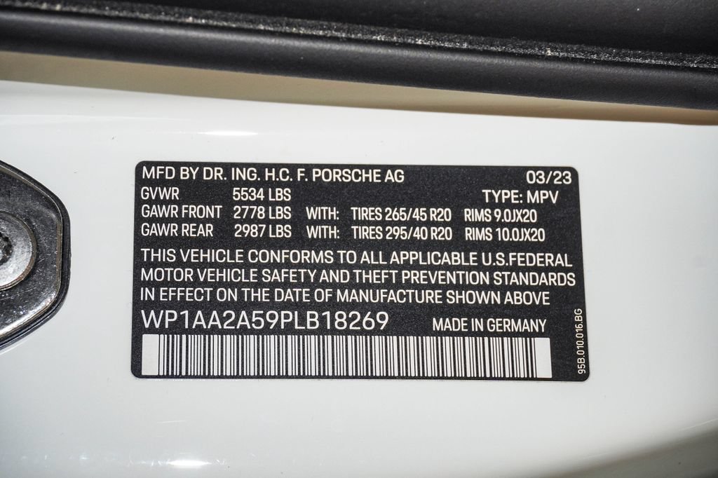 Certified 2023 Porsche Macan AWD/4WD image 30