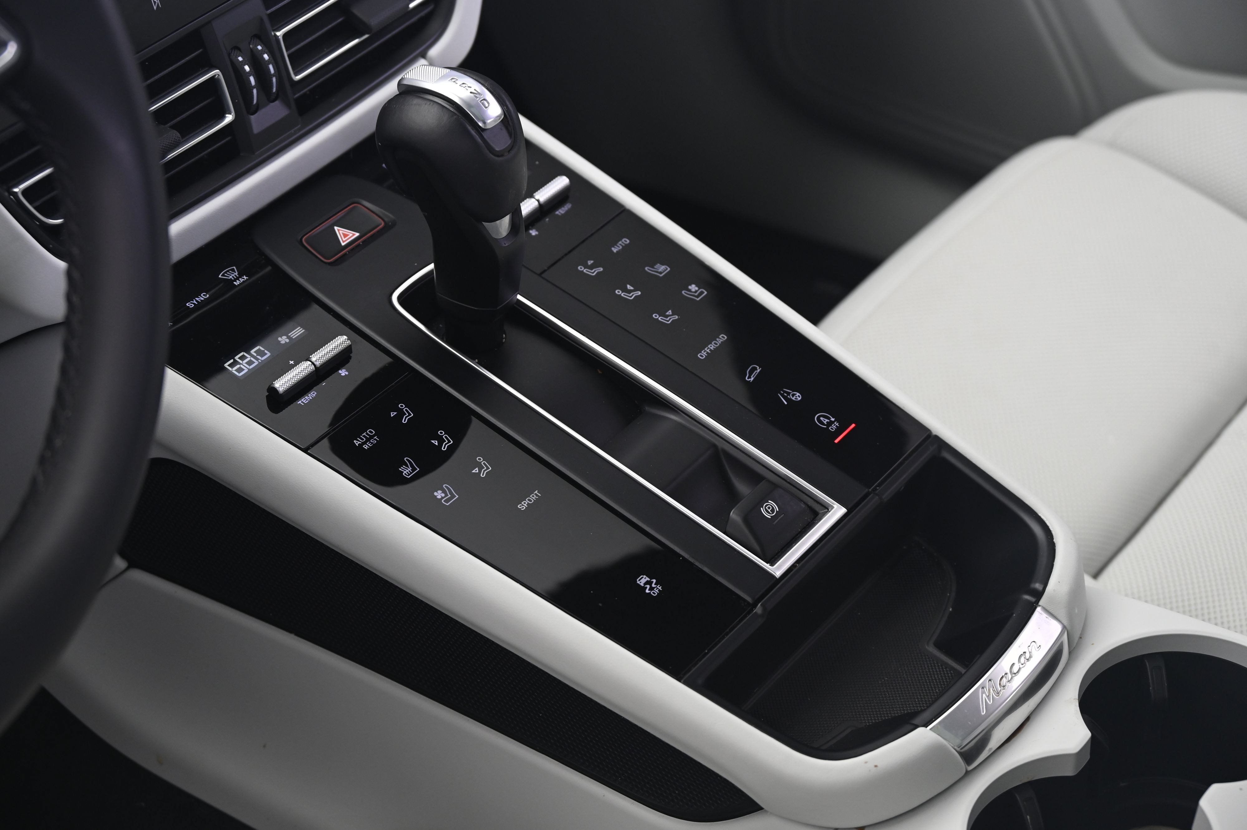 Certified 2023 Porsche Macan AWD/4WD image 34