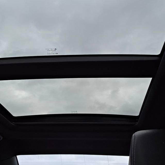 Used 2018 Chrysler 300 S w/ 300S Premium Group image 31