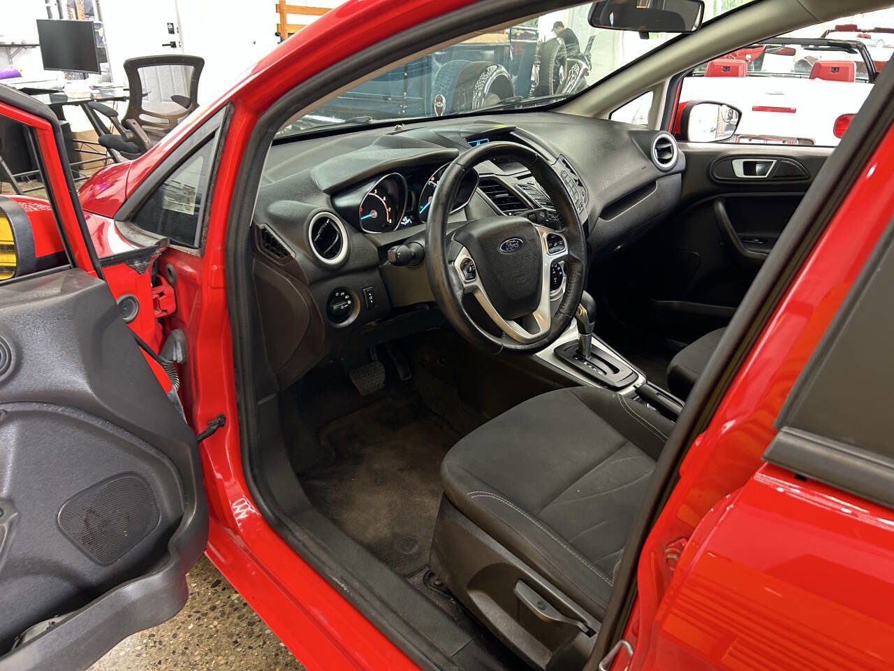Used 2015 Ford Fiesta SE image 12
