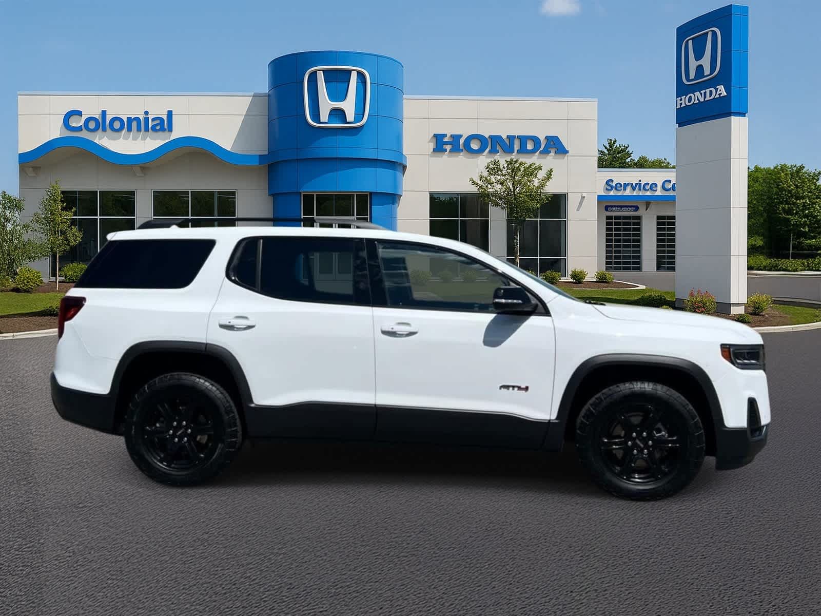 Used 2022 GMC Acadia AT4 w/ Technology Package AWD/4WD image 8