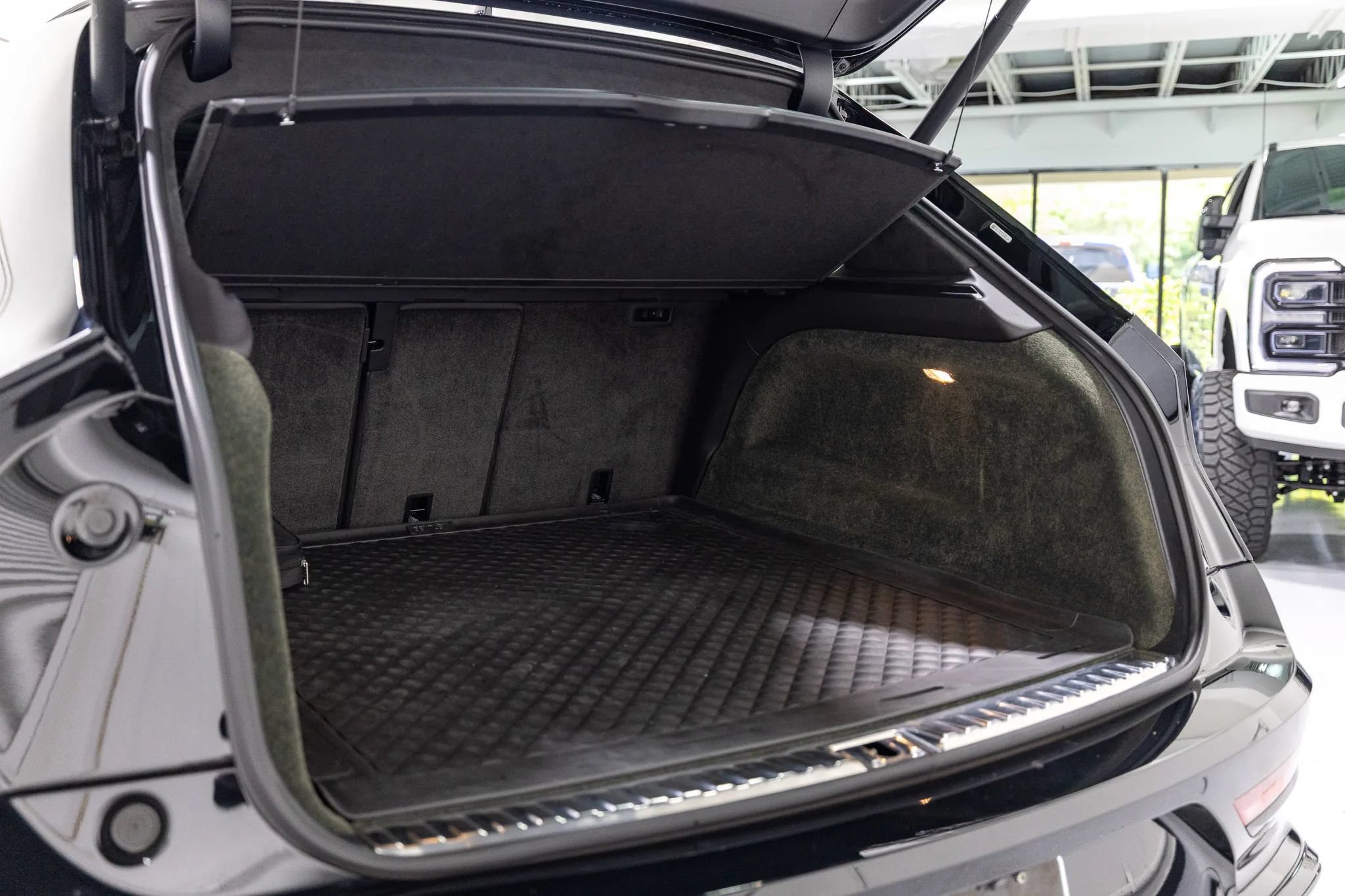 Used 2022 Bentley Bentayga AWD/4WD image 19