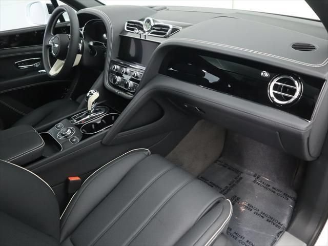Used 2025 Bentley Bentayga Extended Wheelbase AWD/4WD image 18