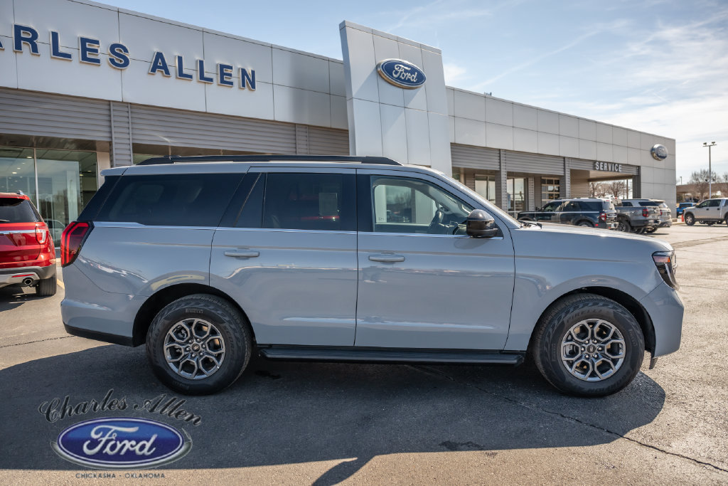 Used 2025 Ford Expedition Active AWD/4WD image 8