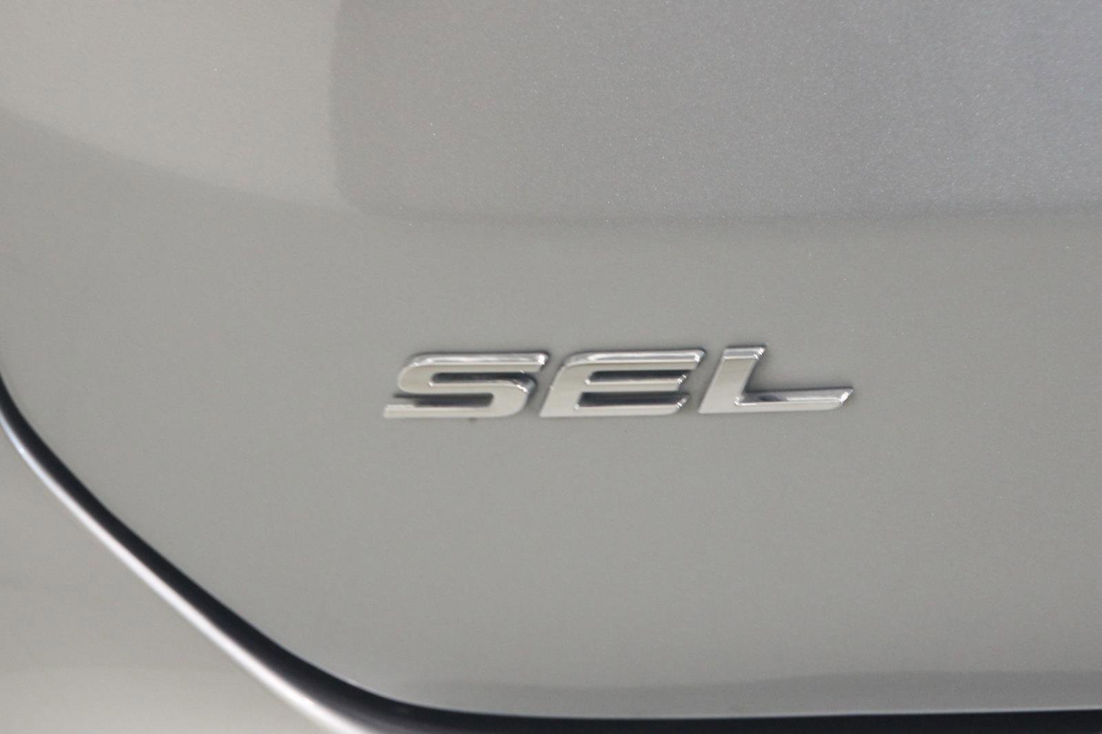 Used 2024 Ford Edge SEL image 6