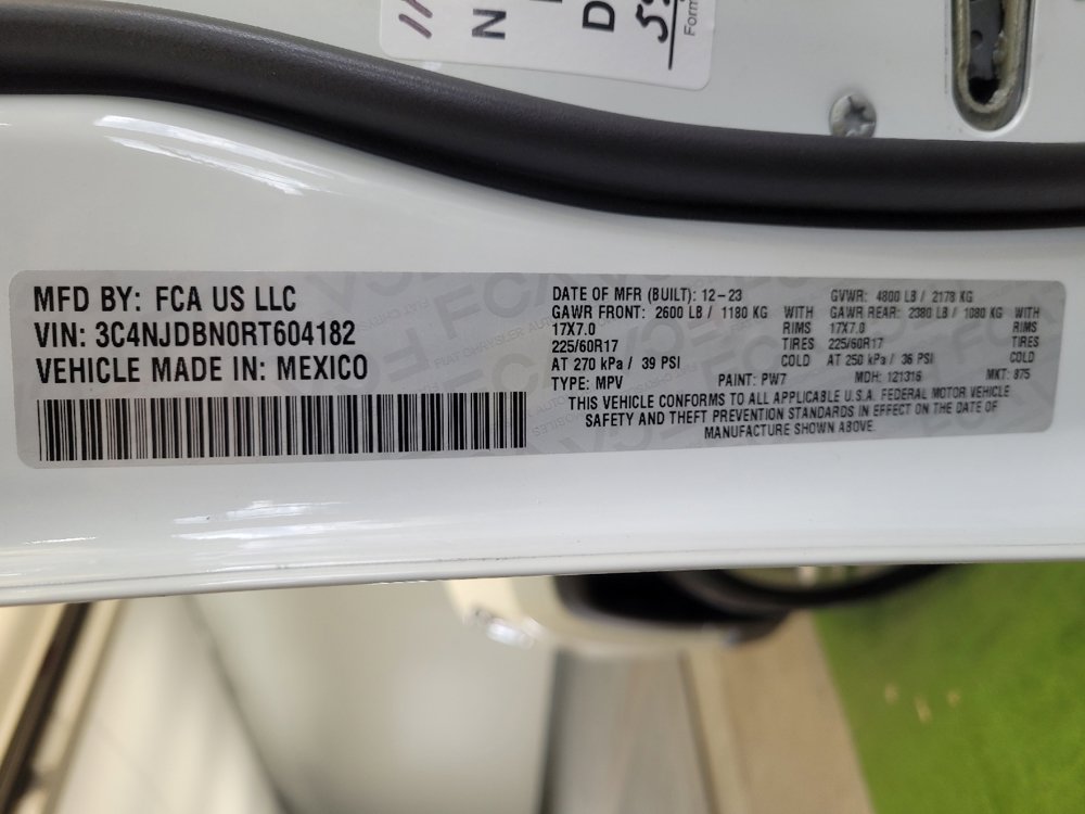 Used 2024 Jeep Compass Latitude image 33