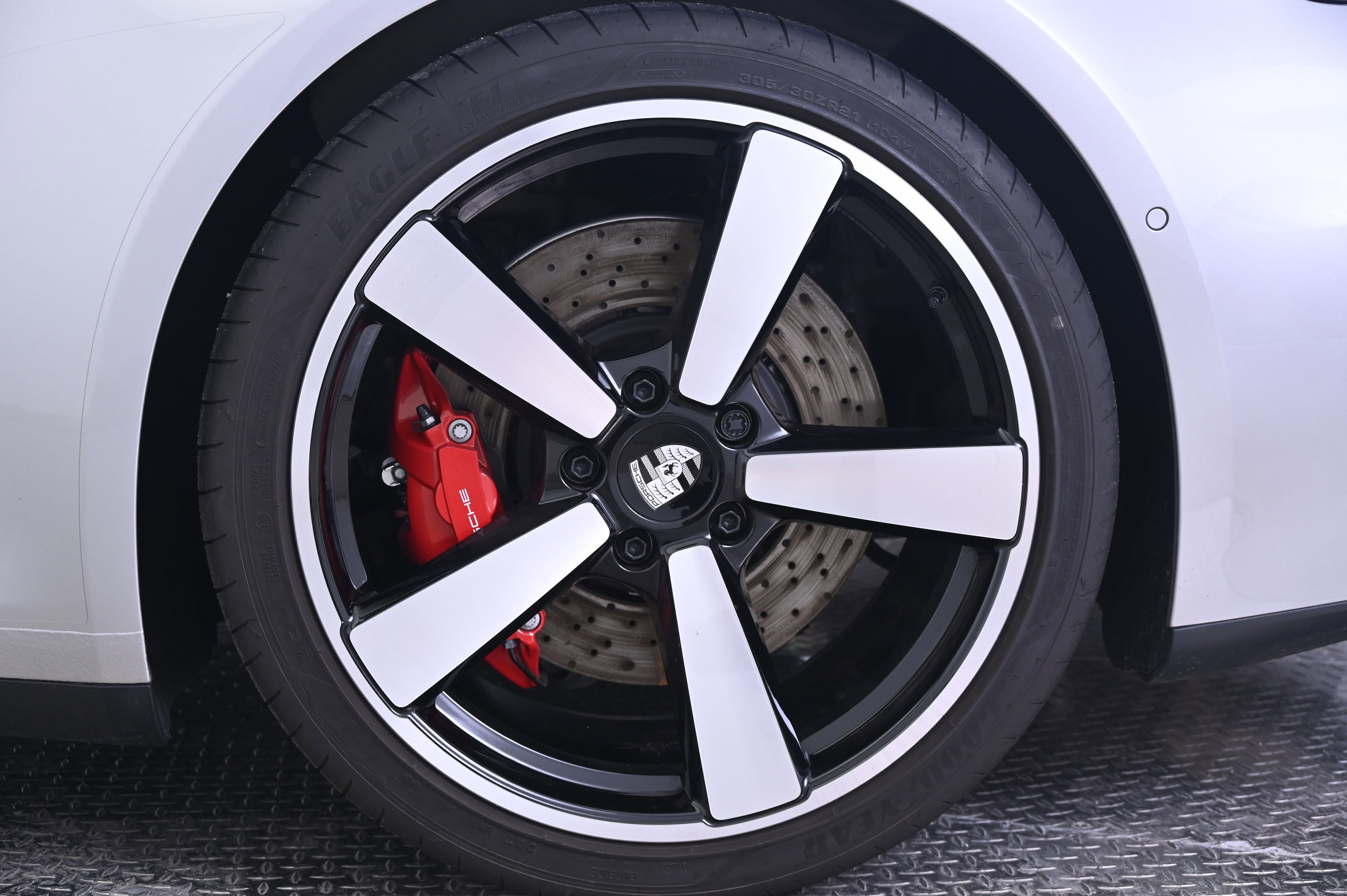 Certified 2025 Porsche 911 Carrera S image 12