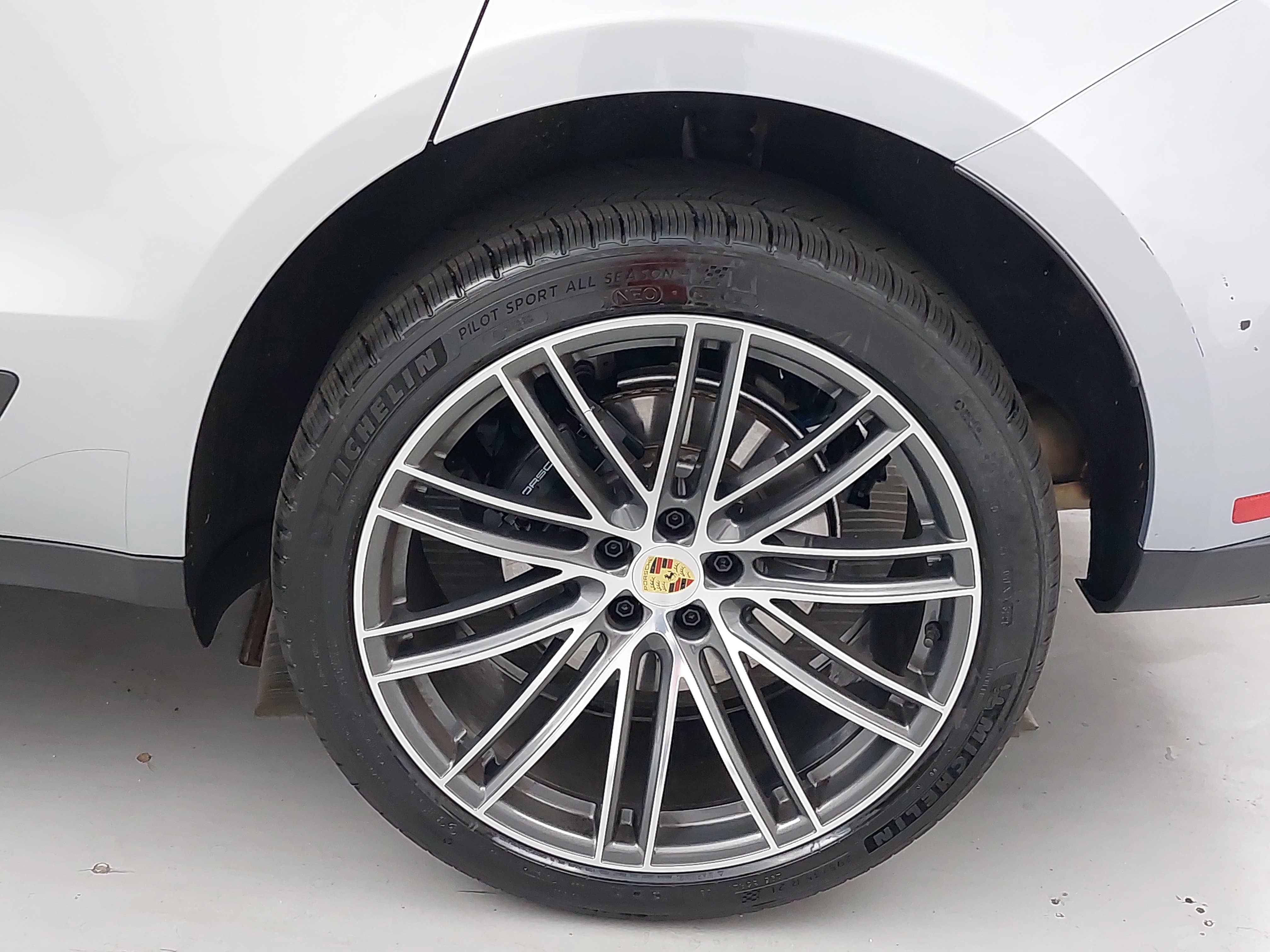 Certified 2026 Porsche Macan AWD/4WD image 36
