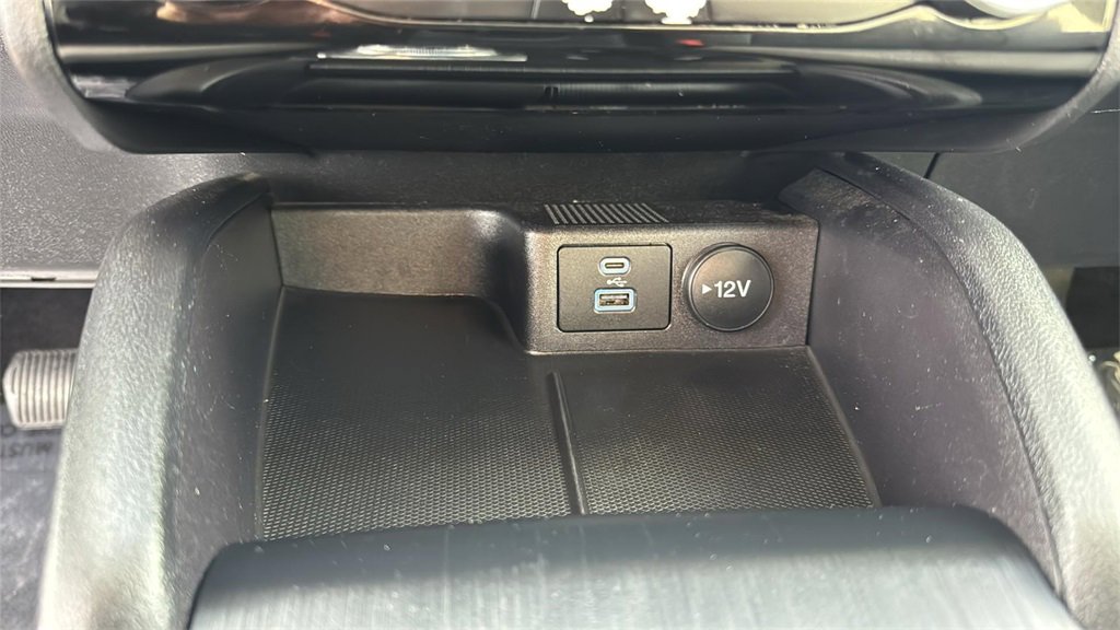 Used 2022 Ford Escape SE w/ SE Sport Appearance Package image 19