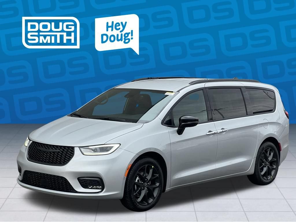 New 2026 Chrysler Pacifica Select w/ S Appearance Package FWD image 2