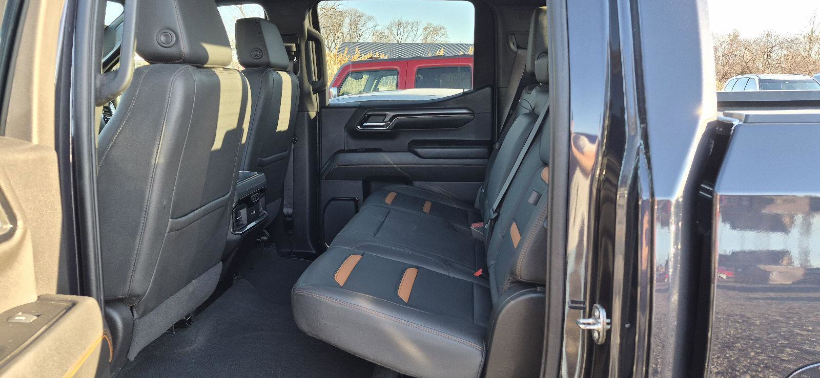 Used 2022 GMC Sierra 1500 AT4 w/ AT4 Preferred Package image 6