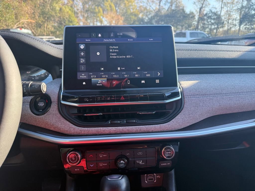 Certified 2024 Jeep Compass Latitude image 24