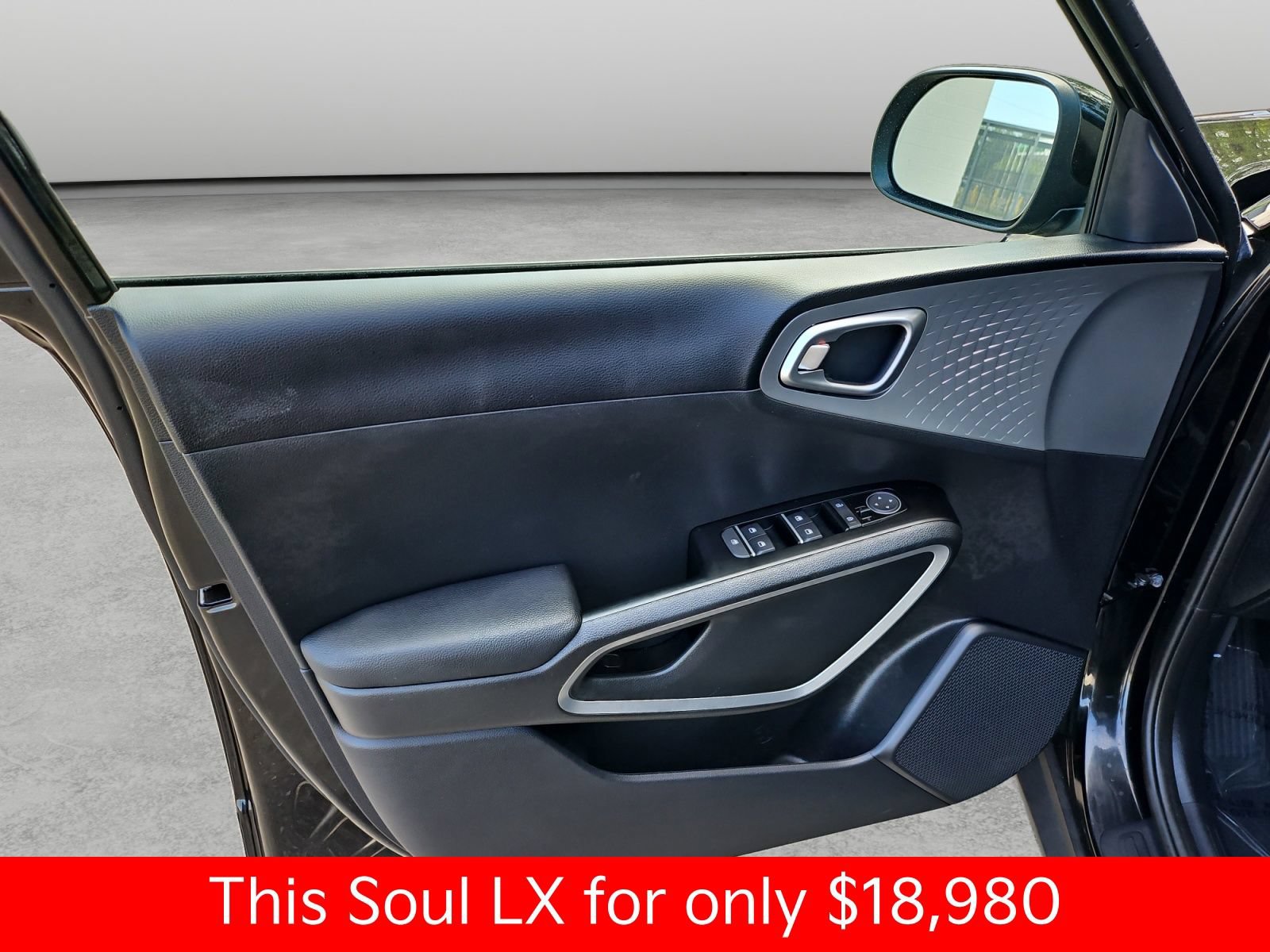 Used 2025 Kia Soul LX FWD image 34