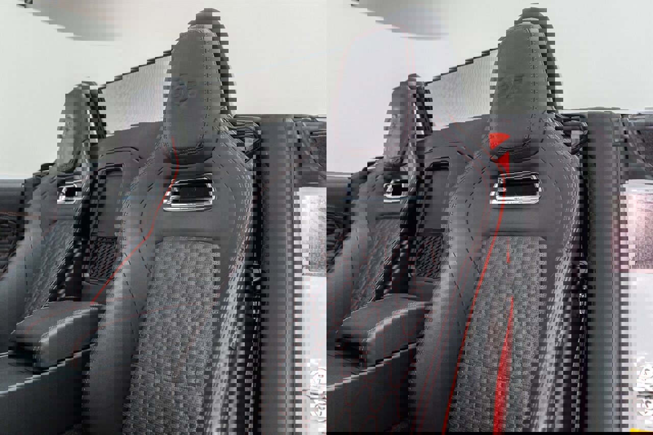 Used 2020 Jaguar F-TYPE SVR image 28