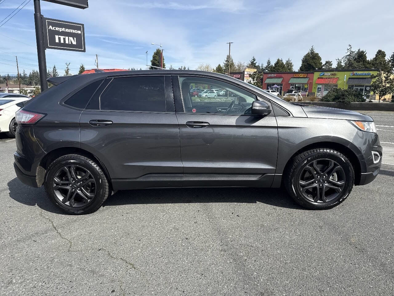 Used 2018 Ford Edge SEL w/ SEL Appearance Package image 8