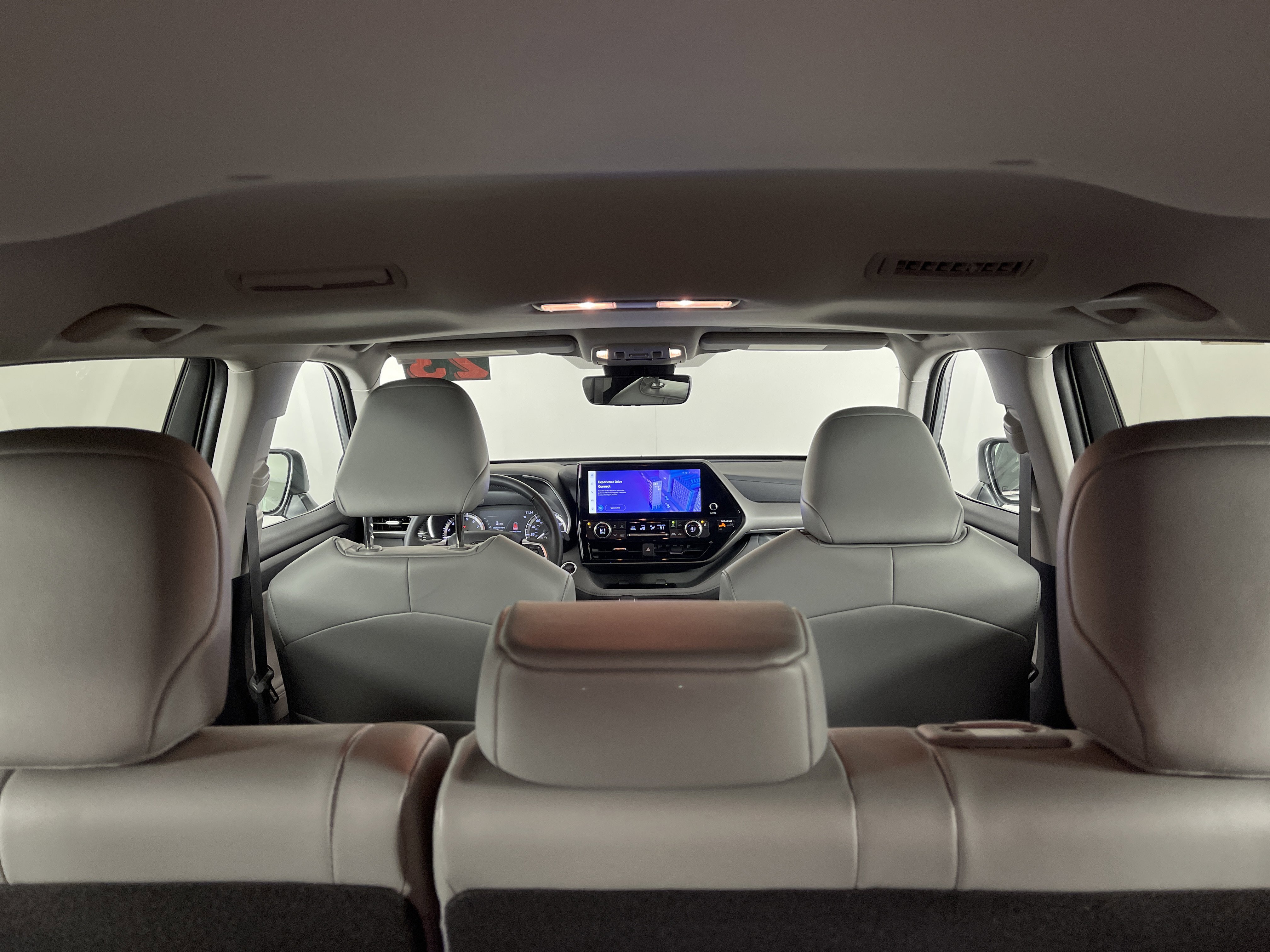 Used 2023 Toyota Highlander XLE image 15