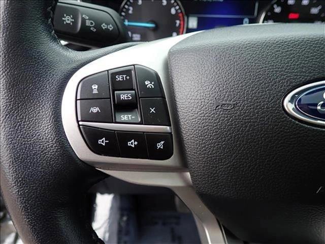 Used 2022 Ford Explorer XLT w/ Equipment Group 202A AWD/4WD image 16