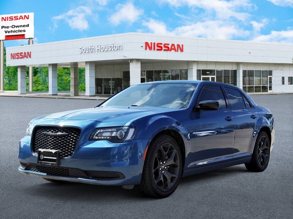 Used 2023 Chrysler 300 Touring w/ Sport Appearance Package image 2