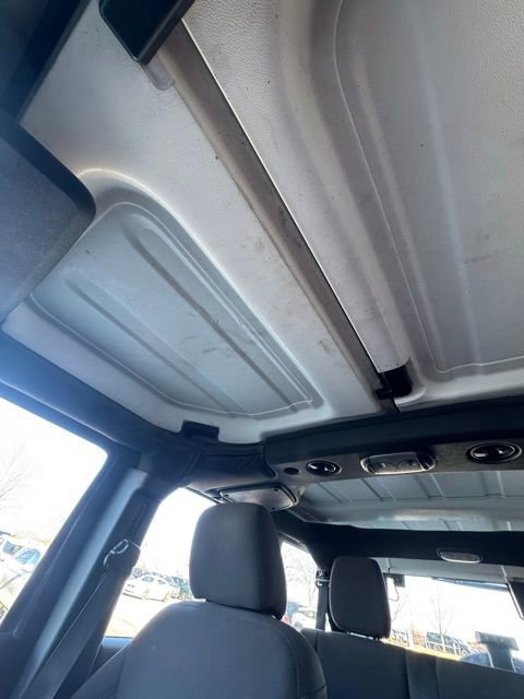 Used 2017 Jeep Wrangler Unlimited Sport w/ Connectivity Group image 13