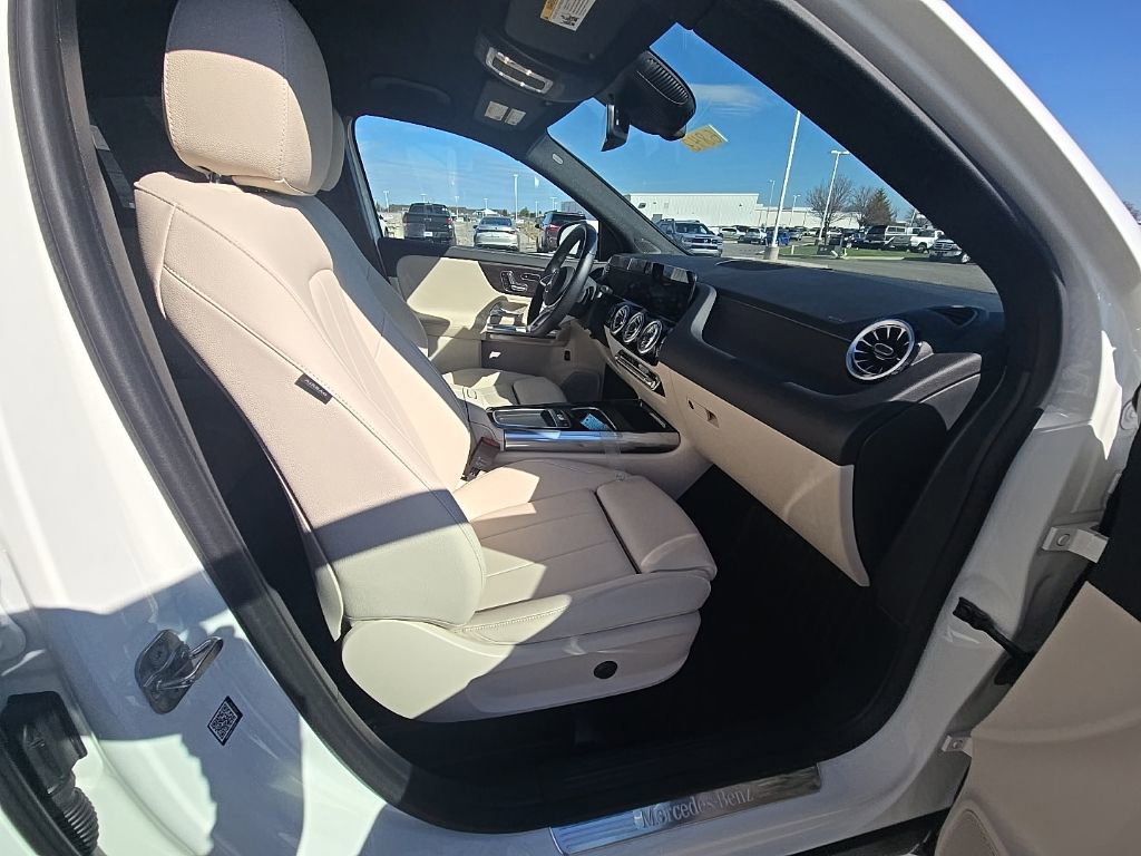 Used 2024 Mercedes-Benz GLA 250 4MATIC image 32