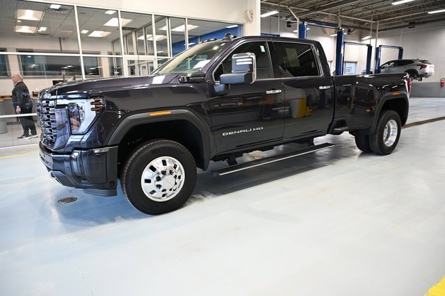 Used 2024 GMC Sierra 3500 Denali Ultimate image 14