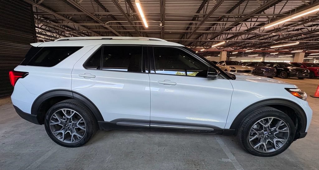 Used 2025 Ford Explorer Platinum w/ Ultimate Package AWD/4WD image 9