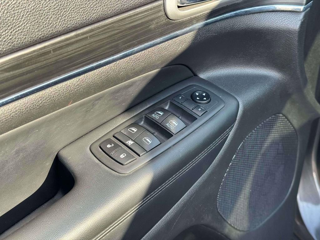 Used 2019 Jeep Grand Cherokee Limited w/ Luxury Group II image 16