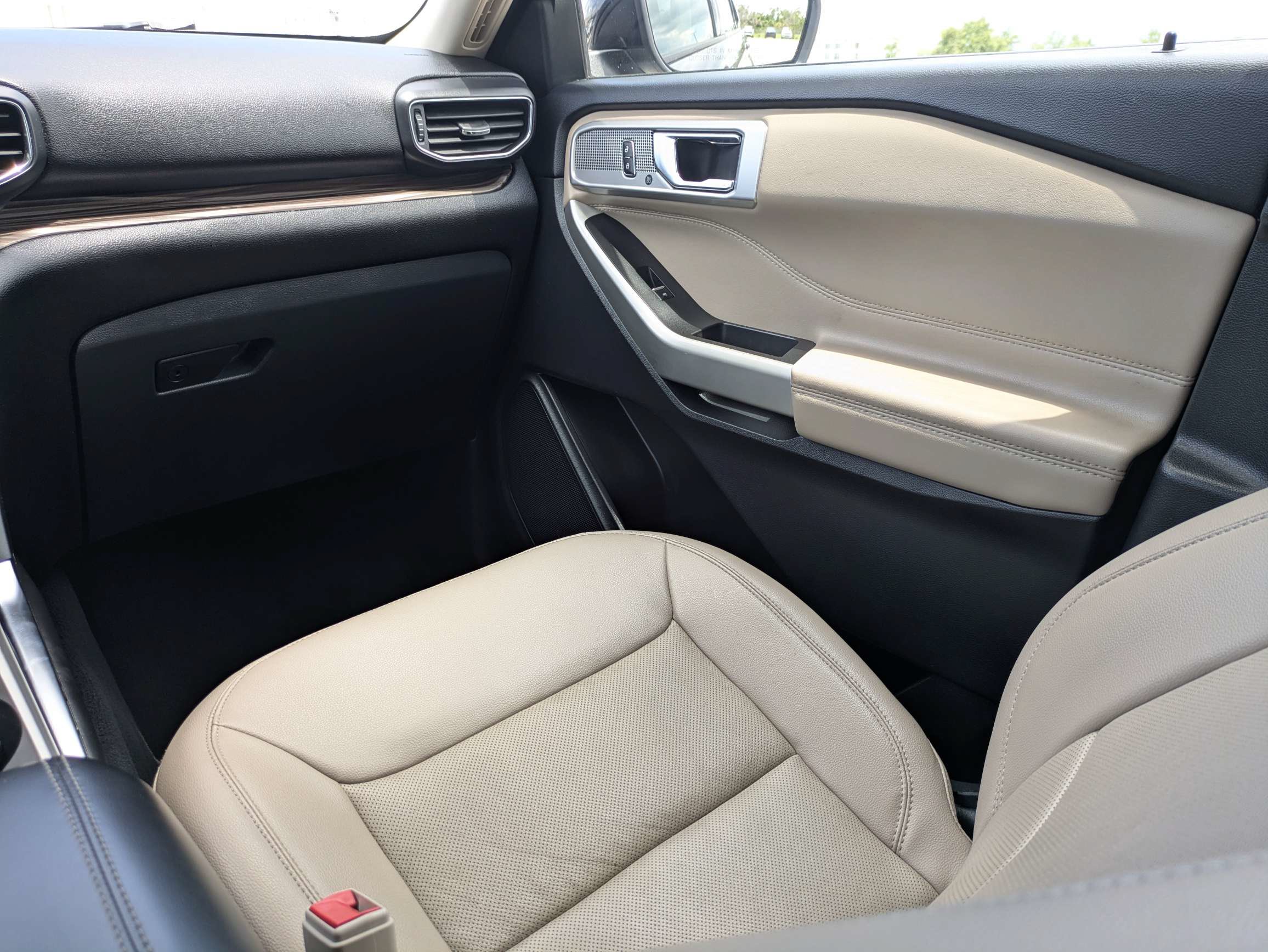 Used 2022 Ford Explorer Limited AWD/4WD image 19