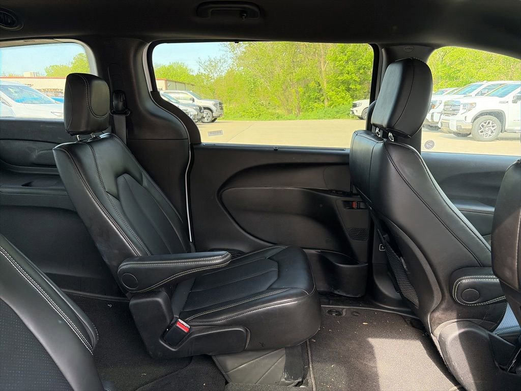 Used 2025 Chrysler Pacifica Select FWD image 12