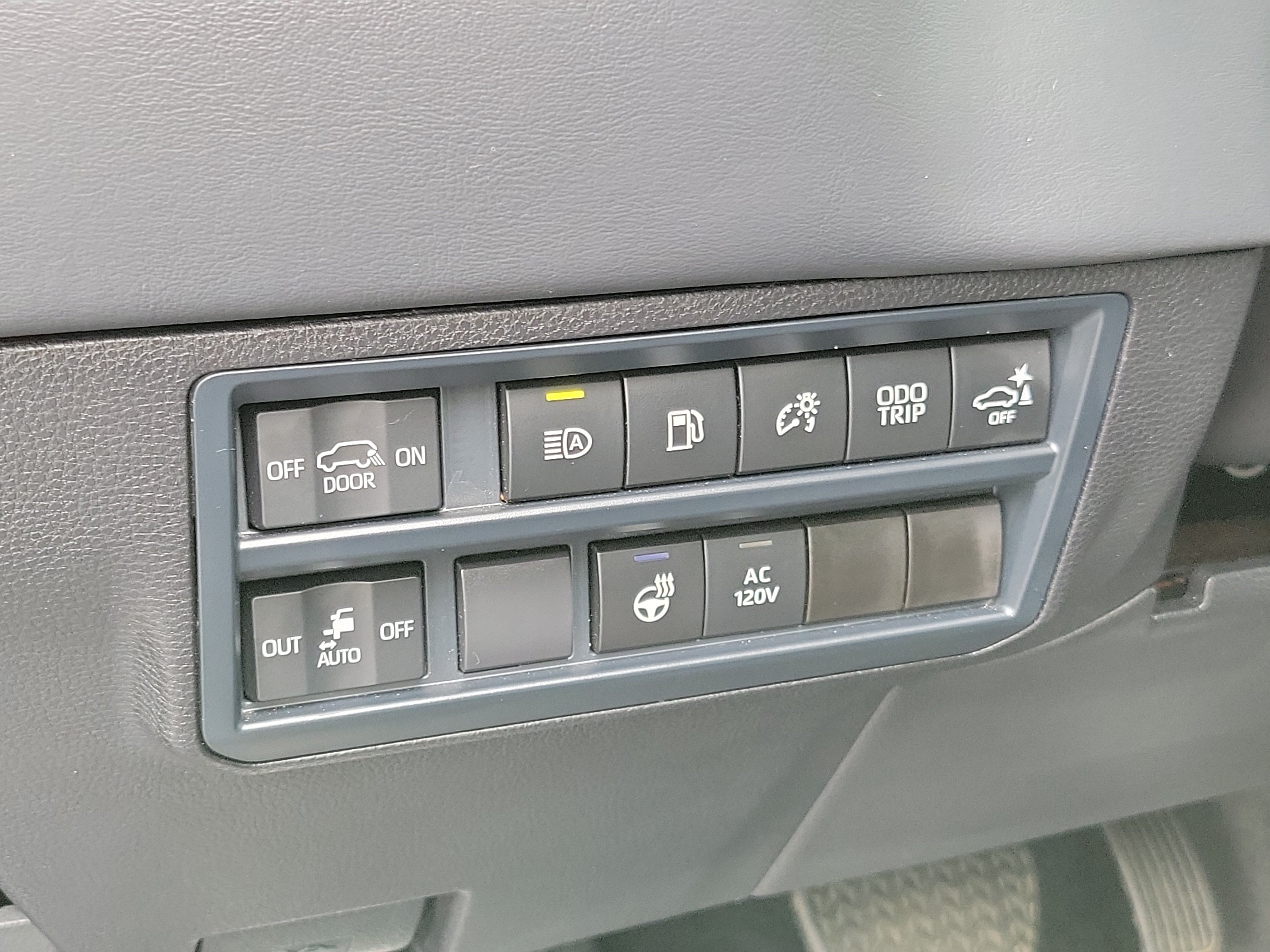 Certified 2025 Toyota Sequoia Platinum AWD/4WD image 21