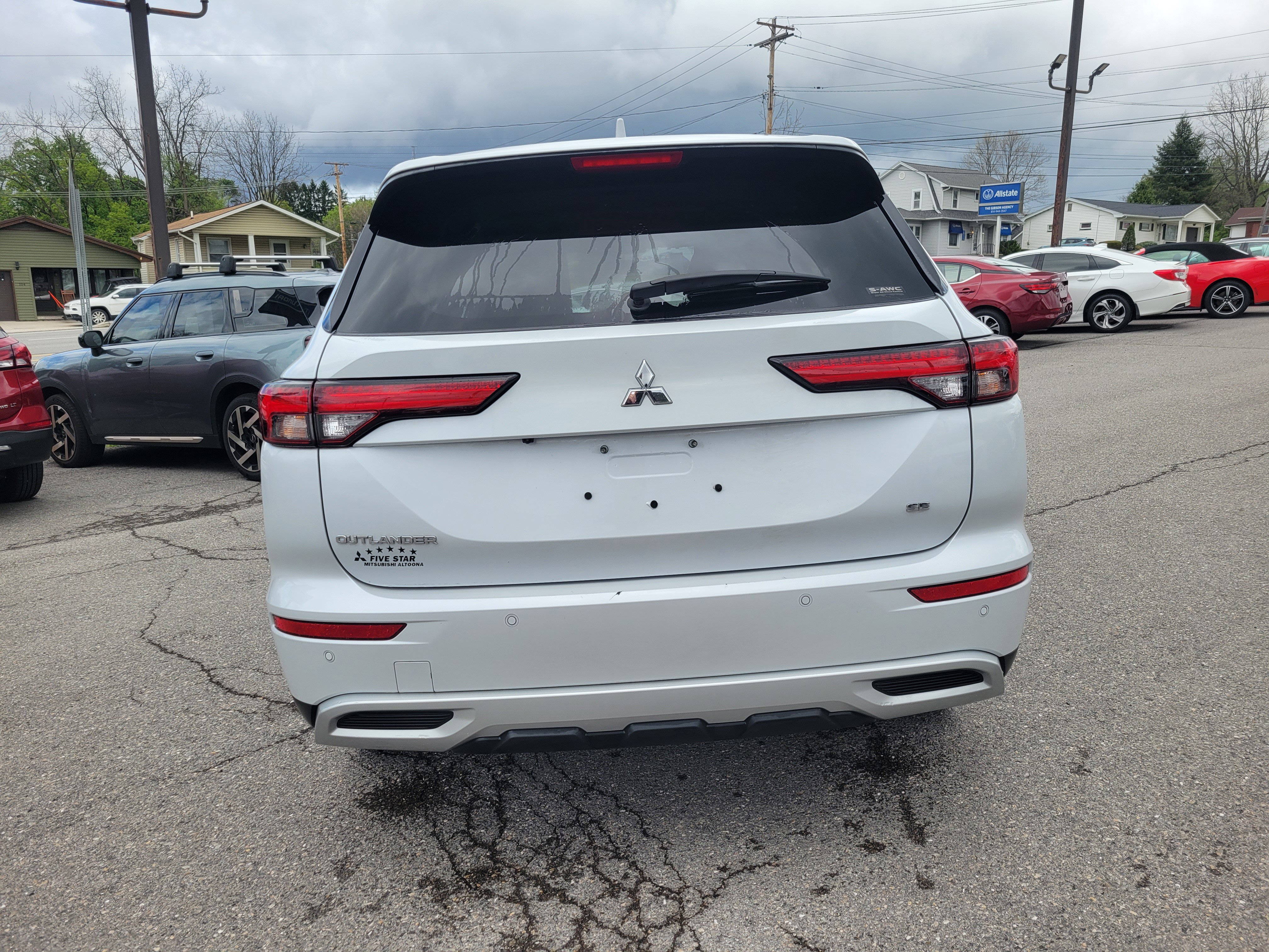 Used 2024 Mitsubishi Outlander SE AWD/4WD image 3