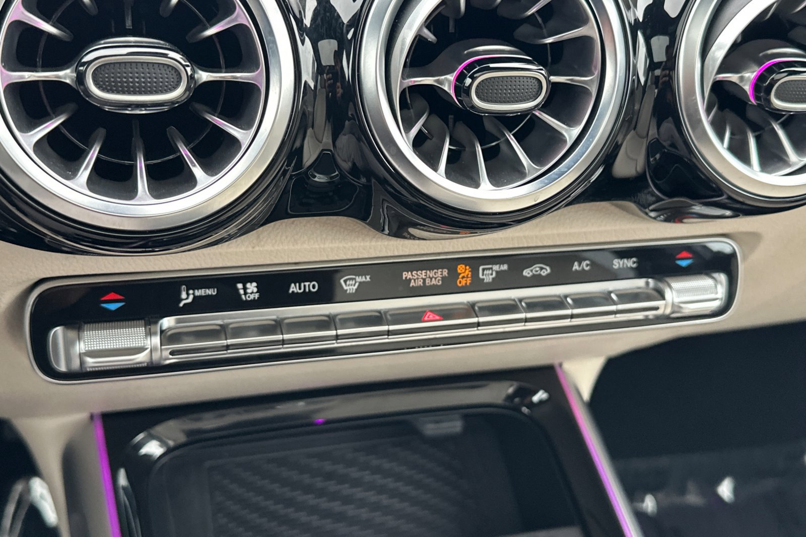 Certified 2025 Mercedes-Benz GLB 250 4MATIC image 21